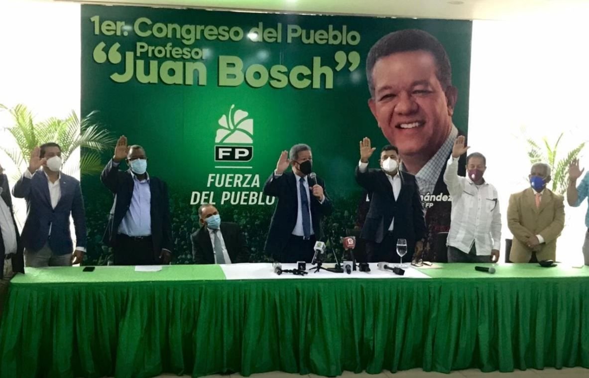 Leonel juramenta en FP a Euclides Sánchez y otros dirigentes