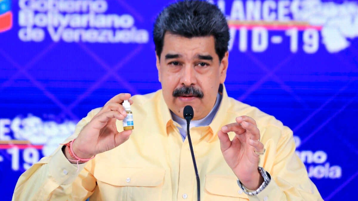 Maduro presenta gotas «milagrosas» que «neutralizan» el coronavirus