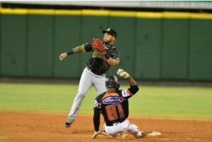Maya tira bien , Peña pega jonrón y las Águilas derrotan a Toros e igualan serie