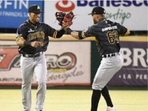 Otero y Peña dan primer triunfo de la serie a las Águilas ante los Gigantes