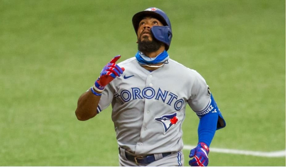 Dominicano Teoscar Hernández firma con Azulejos Toronto y evita arbitraje