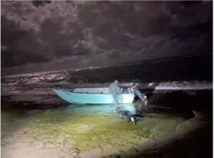 Rescatan a 23 dominicanos varados en isla Mona