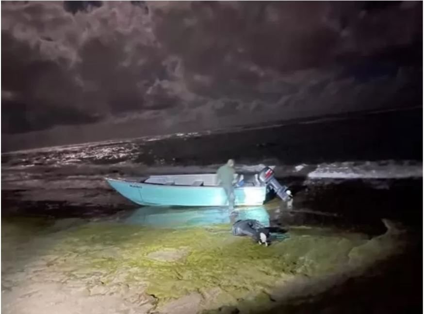 Rescatan a 23 dominicanos varados en isla Mona