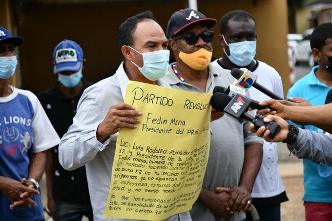 Protestan por empleos ante Consejo de Gobierno en SDE