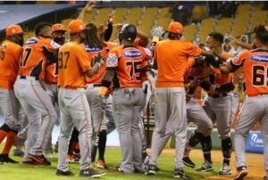 Toros del Este castigan a las Águilas Cibaeñas