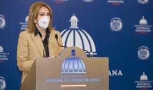 Le explican a Milagros Germán el significado de la palabra «continente»