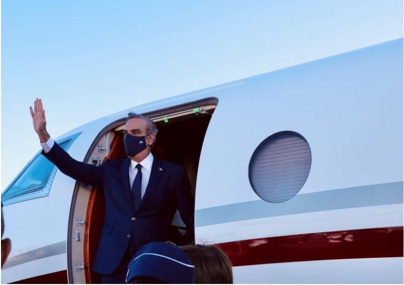 Presidente Luis Abinader partió este sábado hacia Puerto Rico