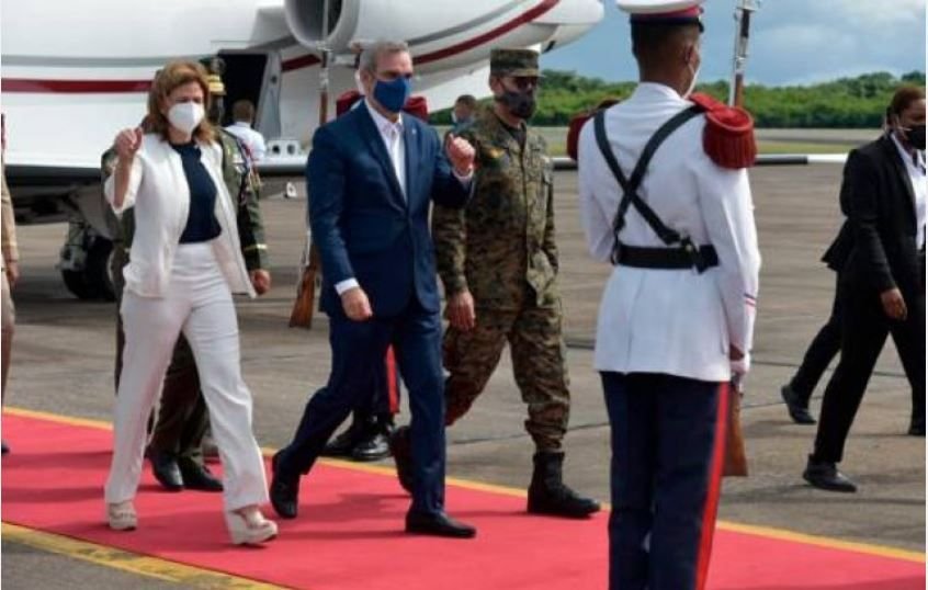 Presidente regresa al país tras asistir a juramentación gobernador de P.Rico 2 Presidente regresa al país tras asistir a juramentación gobernador de P.Rico