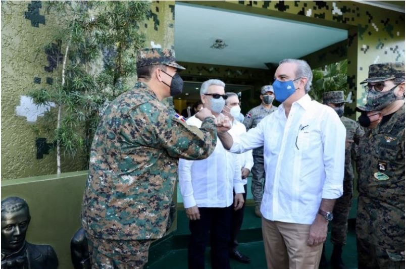 Abinader promete aumento salarial a miembros de las Fuerzas Armadas