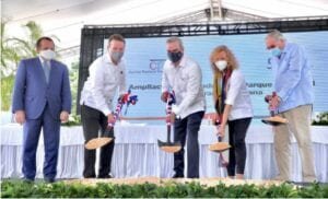 Presidente Abinader asiste a inicio de ampliación mayor tabaquera mundo