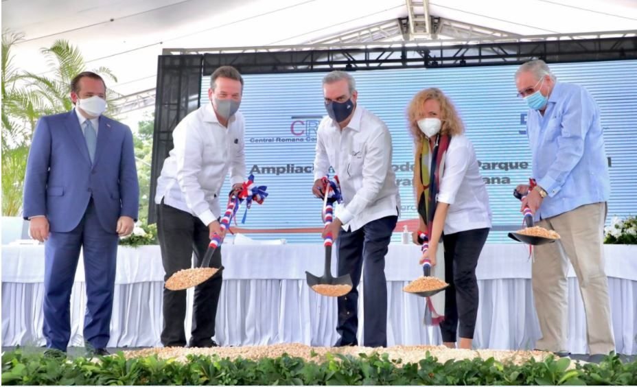 Presidente Abinader asiste a inicio de ampliación mayor tabaquera mundo