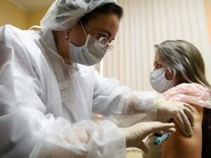 Más de 18.000 casos en Francia y 172 muertos en el último día