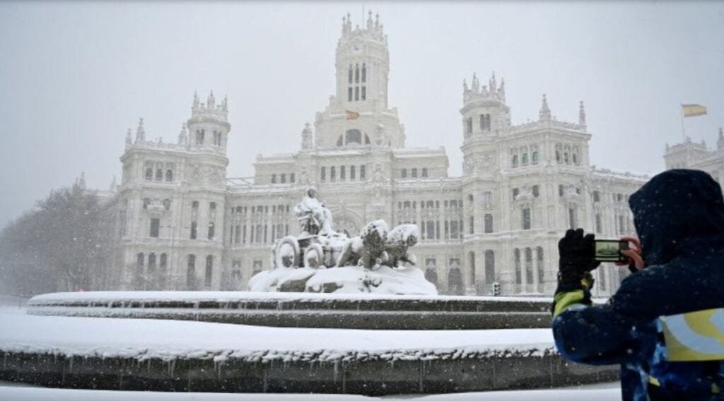 espana 2 Una gran nevada siembra el caos provocando al menos 4 muertos