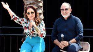 Estrellas latinas bendicen la llegada del año nuevo y despiden el aciago 2020