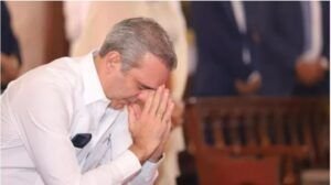 Presidente Abinader acude a misa en el Palacio por Día de La Altagracia