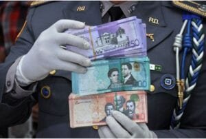La Policía apresa a cinco personas con miles de pesos falsos