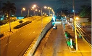 EDE Este rehabilita la iluminación de puentes de avenida Quinto Centenario