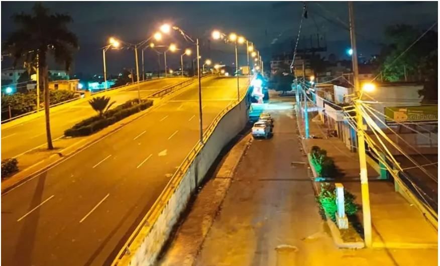 EDE Este rehabilita la iluminación de puentes de avenida Quinto Centenario