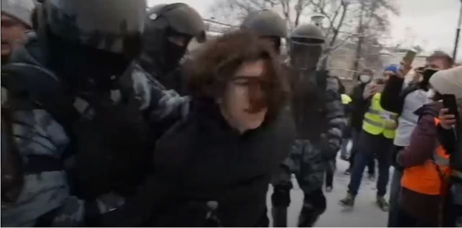 Centenares de detenidos en protestas por prisión de Alexéi Navalni