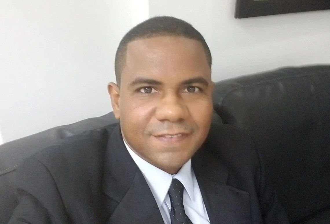 Cancelan al director regional de aduanas acusado de acoso y abuso sexual