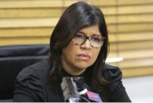 Ana Simó asegura que el hombre infiel en un trío amoroso vive tensión, agonía y culpa