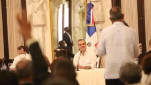 Abinader se reúne con juntas de vecinos de Santo Domingo Este