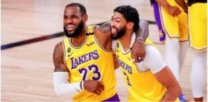 Los Lakers respiran tras un final de infarto ante los Celtics