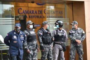 Procuraduría halla de todo al allanar la Cámara de Cuentas
