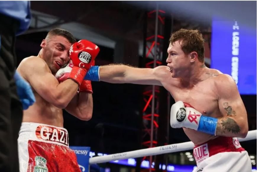 El “Canelo” Álvarez vence a Yildirim en tres asaltos y retiene sus títulos 2 El “Canelo” Álvarez vence a Yildirim en tres asaltos y retiene sus títulos
