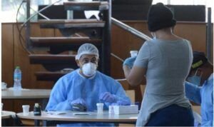 Empieza a bajar ocupación hospitalaria por Covid