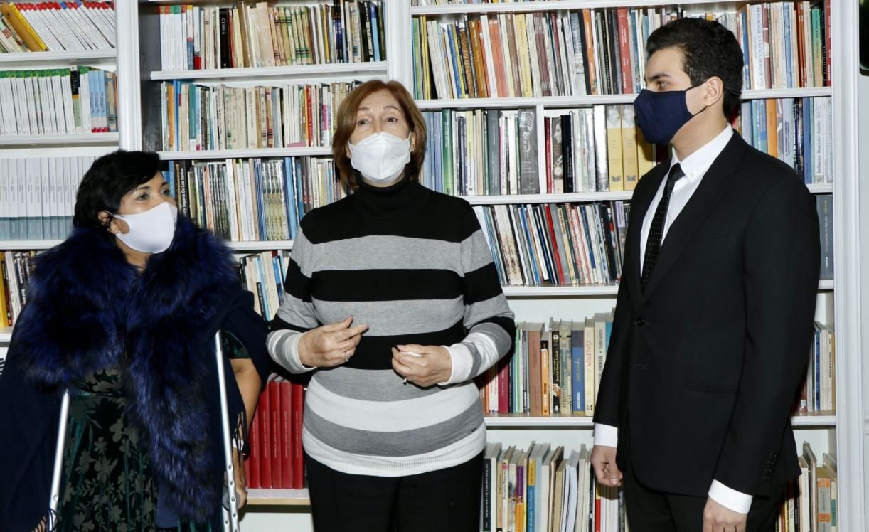 Carmen Heredia causa revuelo al visitar de sorpresa Comisionado de Cultura NY