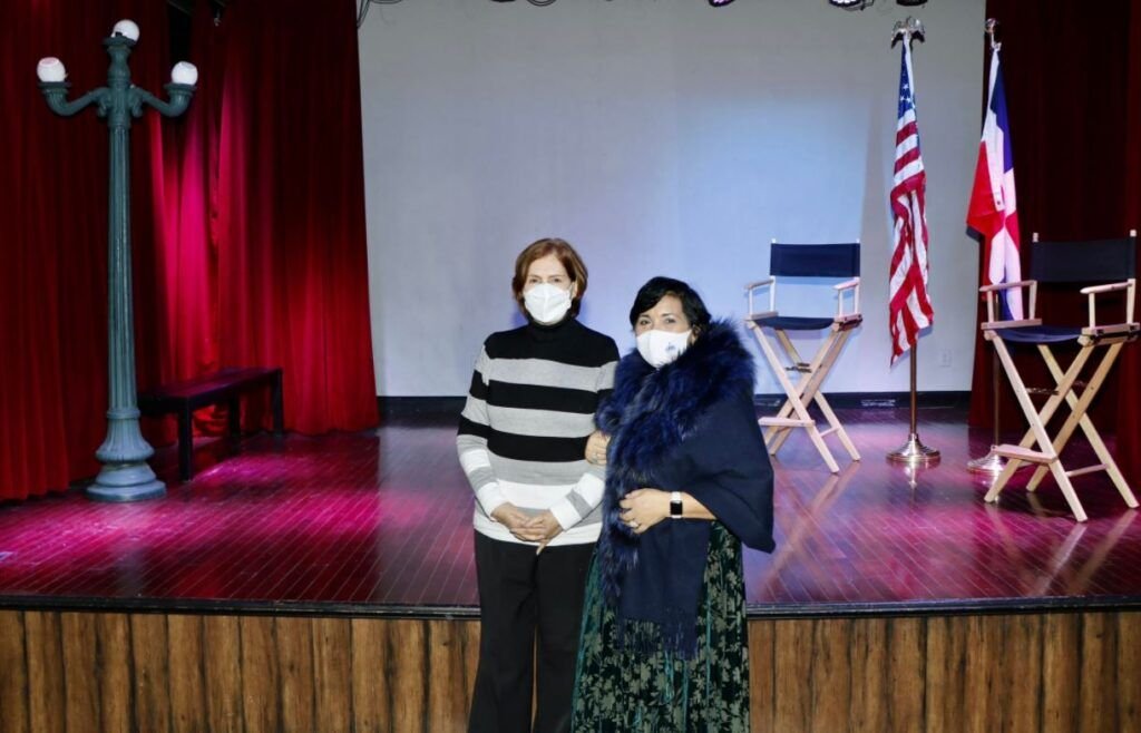 Carmen Heredia NY 02 Carmen Heredia causa revuelo al visitar de sorpresa Comisionado de Cultura NY