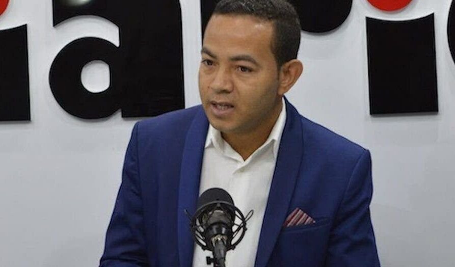 Periodistas PRM amenazan con vigilia frente al Palacio Nacional 2 Periodistas PRM amenazan con vigilia frente al Palacio Nacional