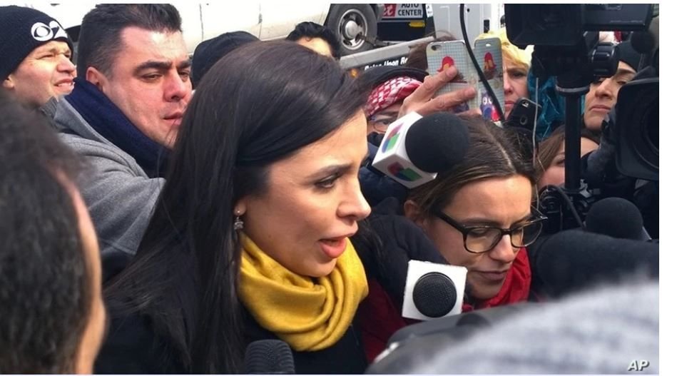 Autoridades detienen esposa del Chapo; la acusan tráfico de drogas 2 Autoridades detienen esposa del Chapo; la acusan tráfico de drogas