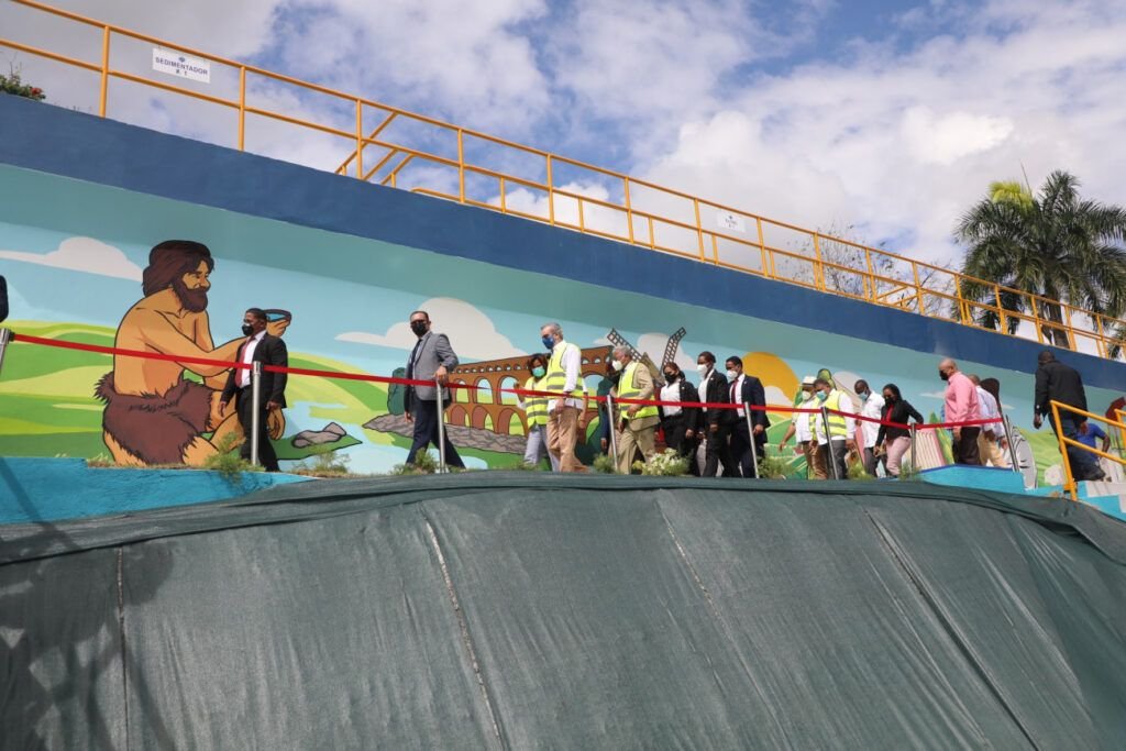 Guanuma 08 Abinader pone en marcha planta potabilizadora Guanuma-Los Botados