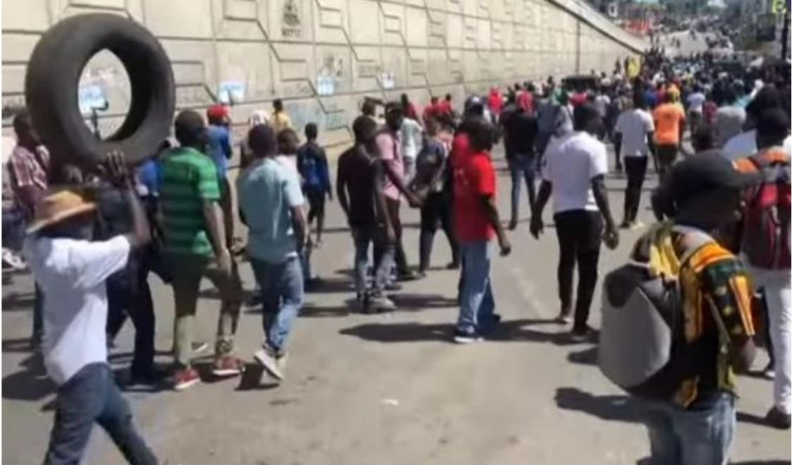 Miles de haitianos toman las calles para exigir la renuncia de Moise