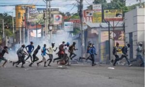 Bandas armadas saquearon la comisaría Gran Ravin, Puerto Príncipe