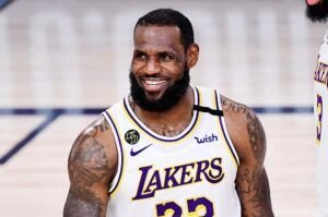 LeBron James, tercer jugador en la historia en llegar a 35.000 puntos