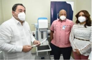 Hospital Moscoso Puello recibe mamógrafo del SNS