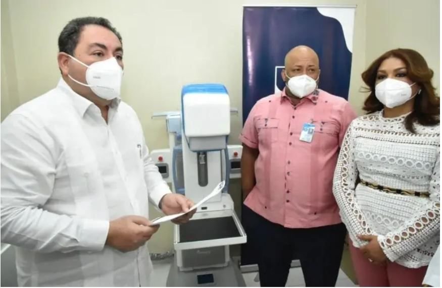 Hospital Moscoso Puello recibe mamógrafo del SNS