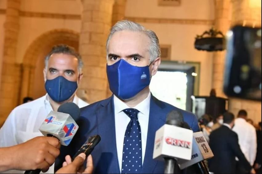 Ministro de Trabajo habla de reactivación de empleos y tema de salarios