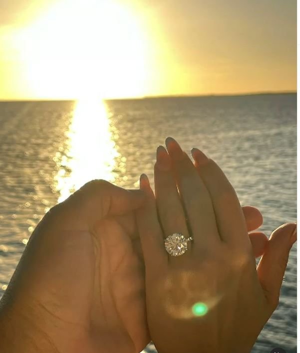 Natti Natasha dice «sí» a Raphy Pina tras propuesta de matrimonio 3 NATY NATACHA 2 Natti Natasha dice «sí» a Raphy Pina tras propuesta de matrimonio