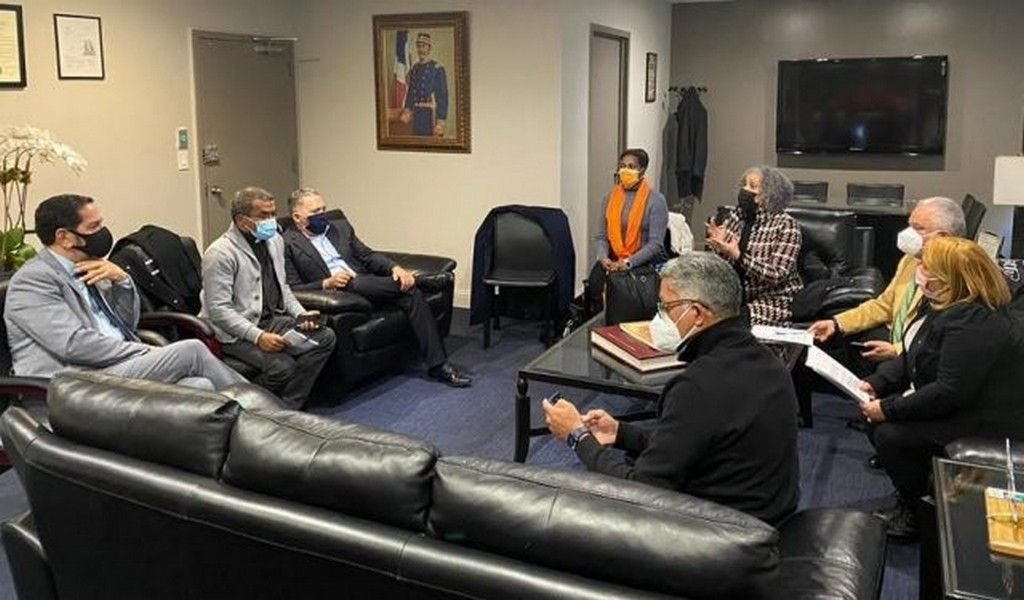 Exigen del Consulado RD en Nueva York rebajar precios de servicios
