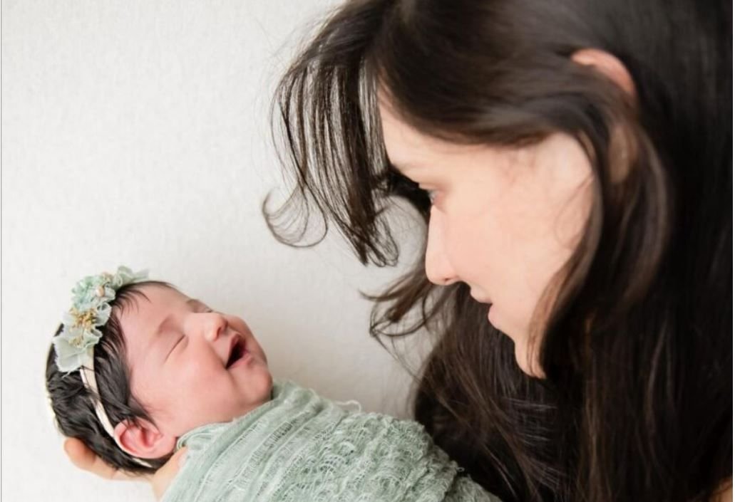 Amelia Vega muestra el rostro de su pequeña Nova