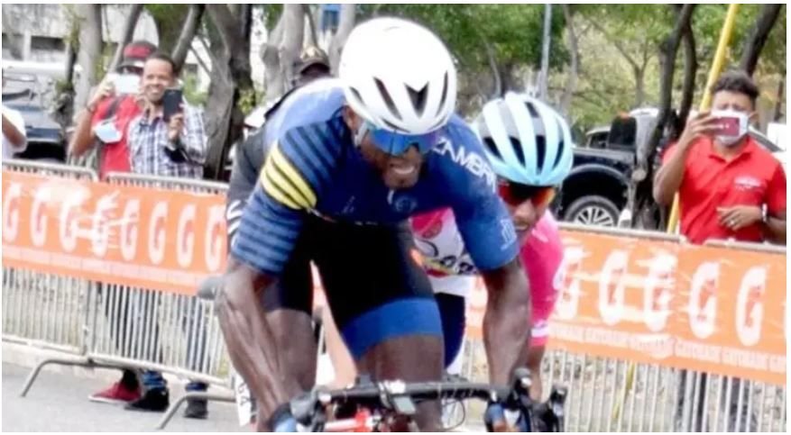 Jonathan Ogando supera pelotón y gana la segunda etapa