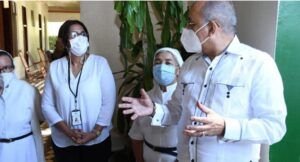 El ministro de Salud visita el Hospicio San Vicente de Paúl en Santiago