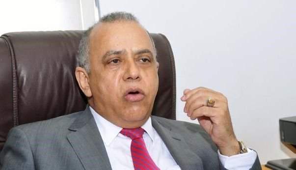 Mary Sánchez sale en defensa del Ministro de Salud, Plutarco Arias