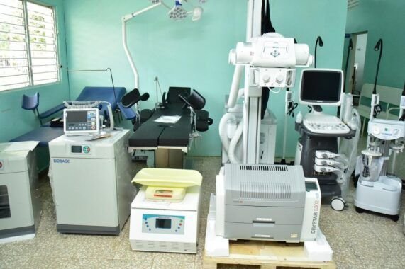 SNS 1 SNS entrega más de RD$40 millones en equipos a hospitales del Este y Santiago