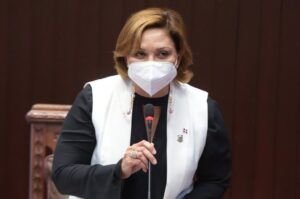 Soraya Suárez: Funcionarios deben “apretarse las braguetas” y comenzar a cancelar