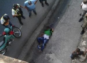 TRANPORTE 1 Hombre muere al caer al vacío tras OMSA impactar minibús